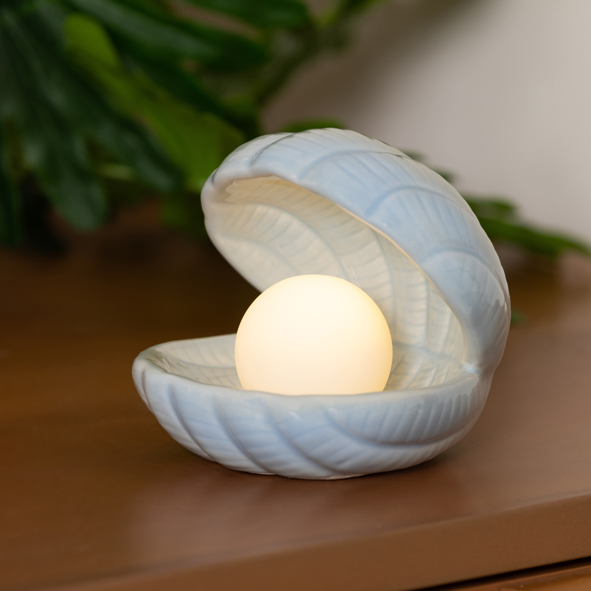 Ceramic Seashell With Pearl Accent Lamp