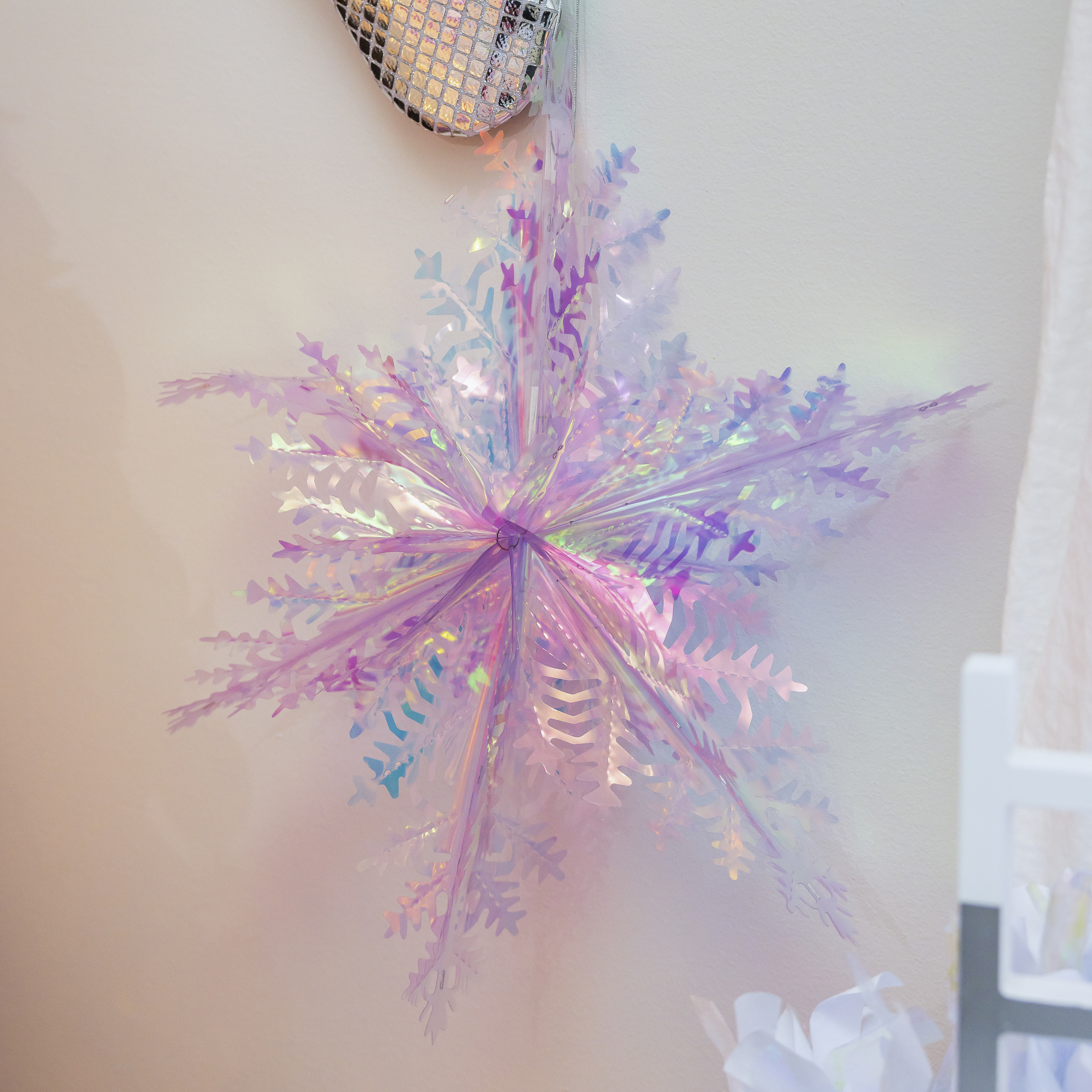 20in Hanging Iridescent Snowflakes 2-Count
