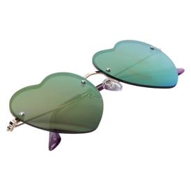 Heart-Shaped Mirrored Sunglasses - Iridescent Green Lenses Womens Rusta Rainbow Mirror Lens Plastic Frame Heart Shape  main image 2